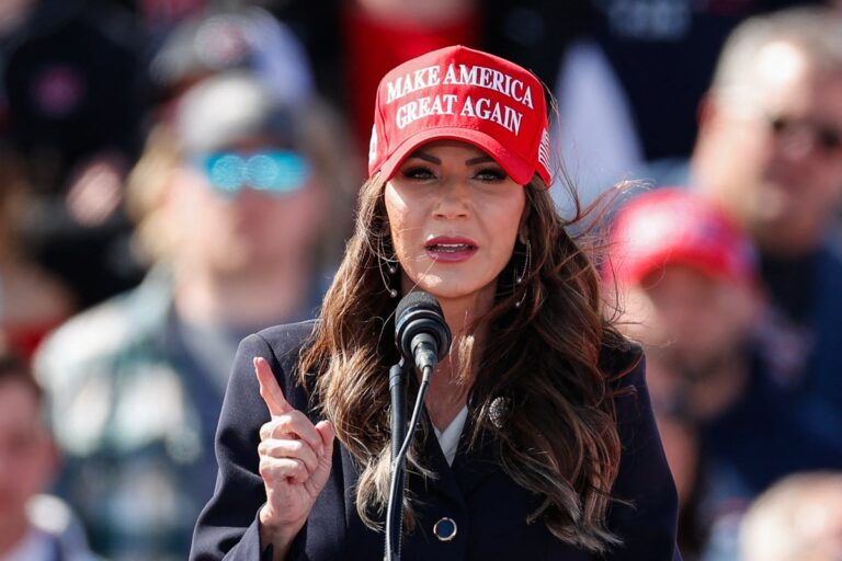 Governor Kristi Noem w Maga hat speaks