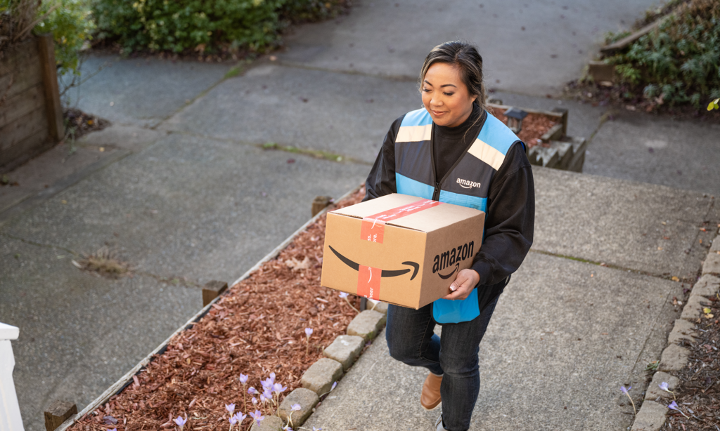 amazon flex driver delivering package to door step 1