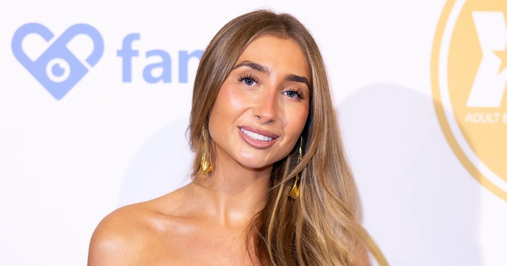 OnlyFans Lily Phillips Laughs Off Rumors She Faked Pregnancy 01 2025