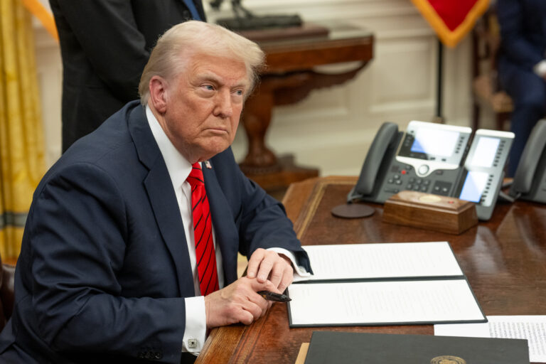 donald trump signs executive order wh photo daniel torok