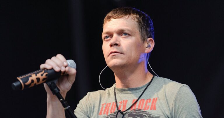 GettyImages 150094392 3 Doors Down Singer Brad Arnold Diagnosed With Stage 4 Kidney Cancer