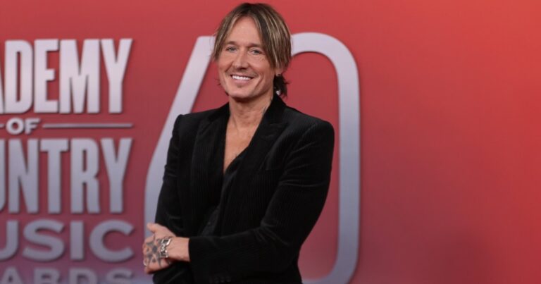 Keith Urban Wins Triple Crown Award at 2025 ACM Awards GettyImages 2214134484
