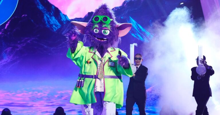 MS S13 EP1312 Battle2 GG 00057f f the masked singer mad scientist monster